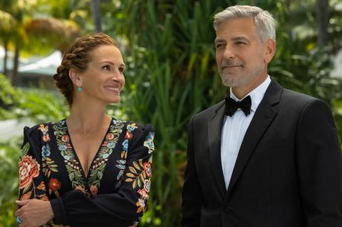Review: ‘Ticket to Paradise’ coasts on charm of Julia Roberts and George Clooney